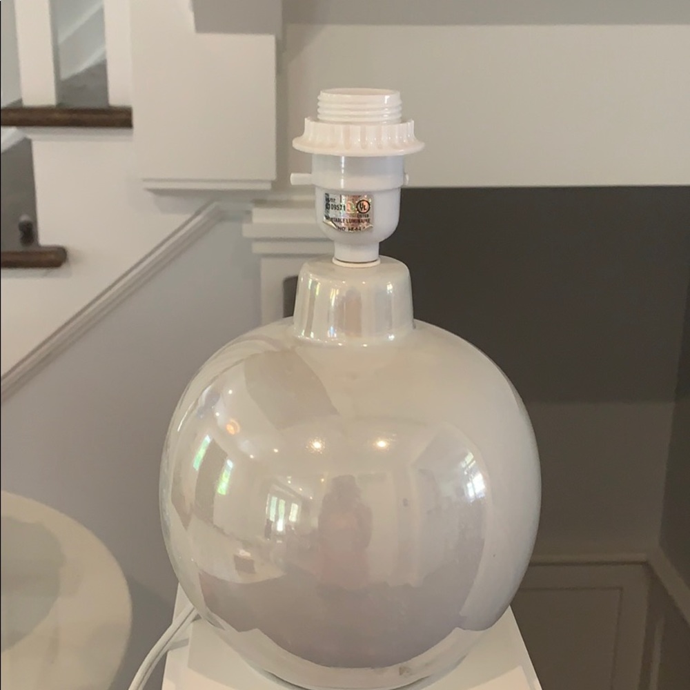 Table lamp pearl white